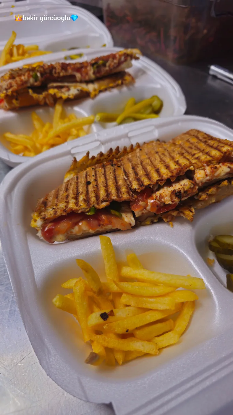 Full Atom Et Sucuklu Tost