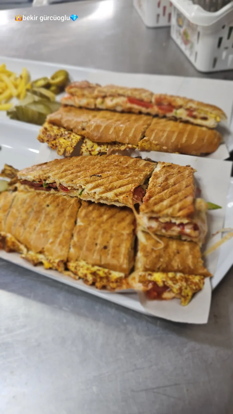 Yumurtalı Sucuklu Tost